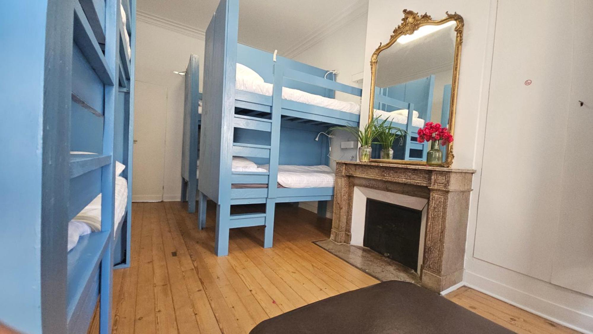 Bed In 6-Bed Mixed Dormitory Le Jardin Cafe Bordeaux Kültér fotó