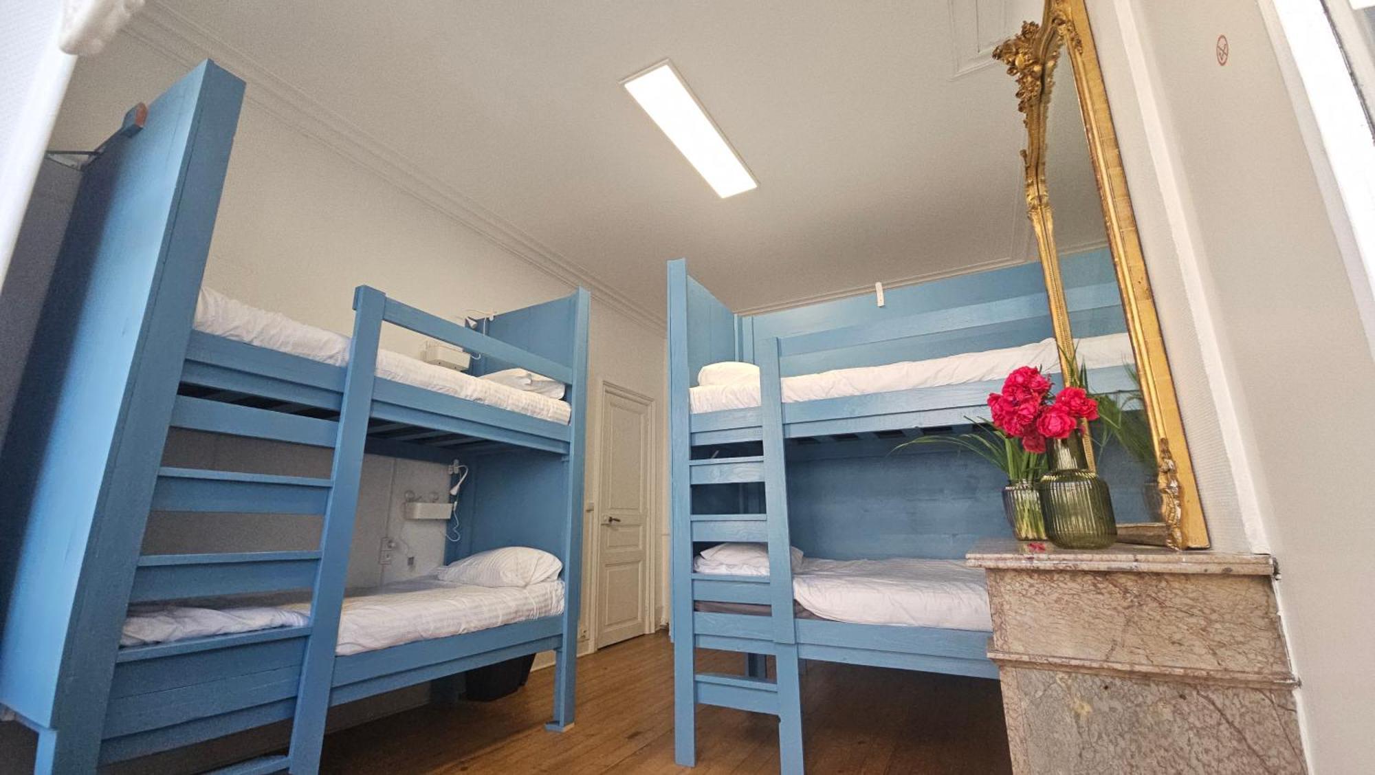 Bed In 6-Bed Mixed Dormitory Le Jardin Cafe Bordeaux Kültér fotó