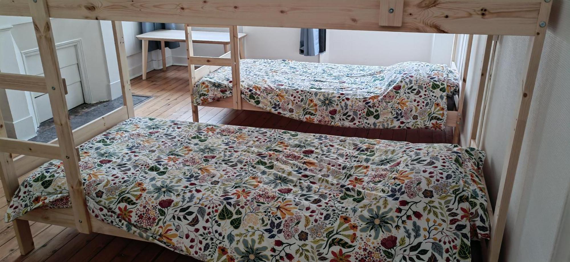 Bed In 6-Bed Mixed Dormitory Le Jardin Cafe Bordeaux Kültér fotó